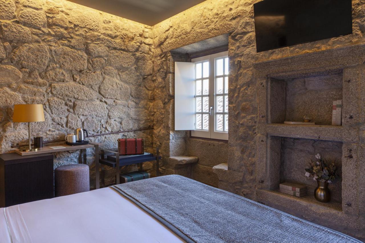 Timbre Virtudes Hotel Porto Exterior foto A room at the hotel