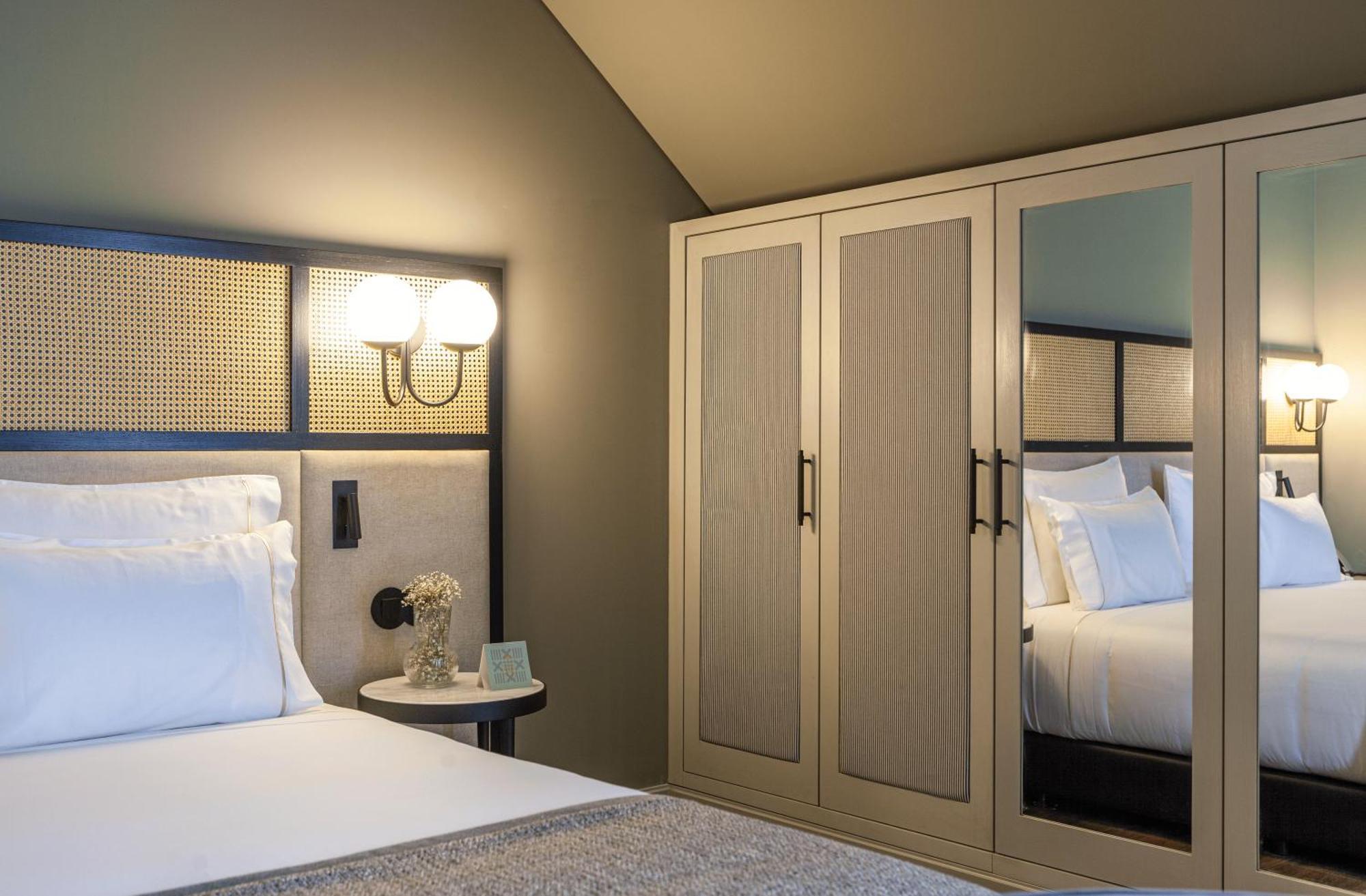 Timbre Virtudes Hotel Porto Exterior foto A bedroom at the hotel