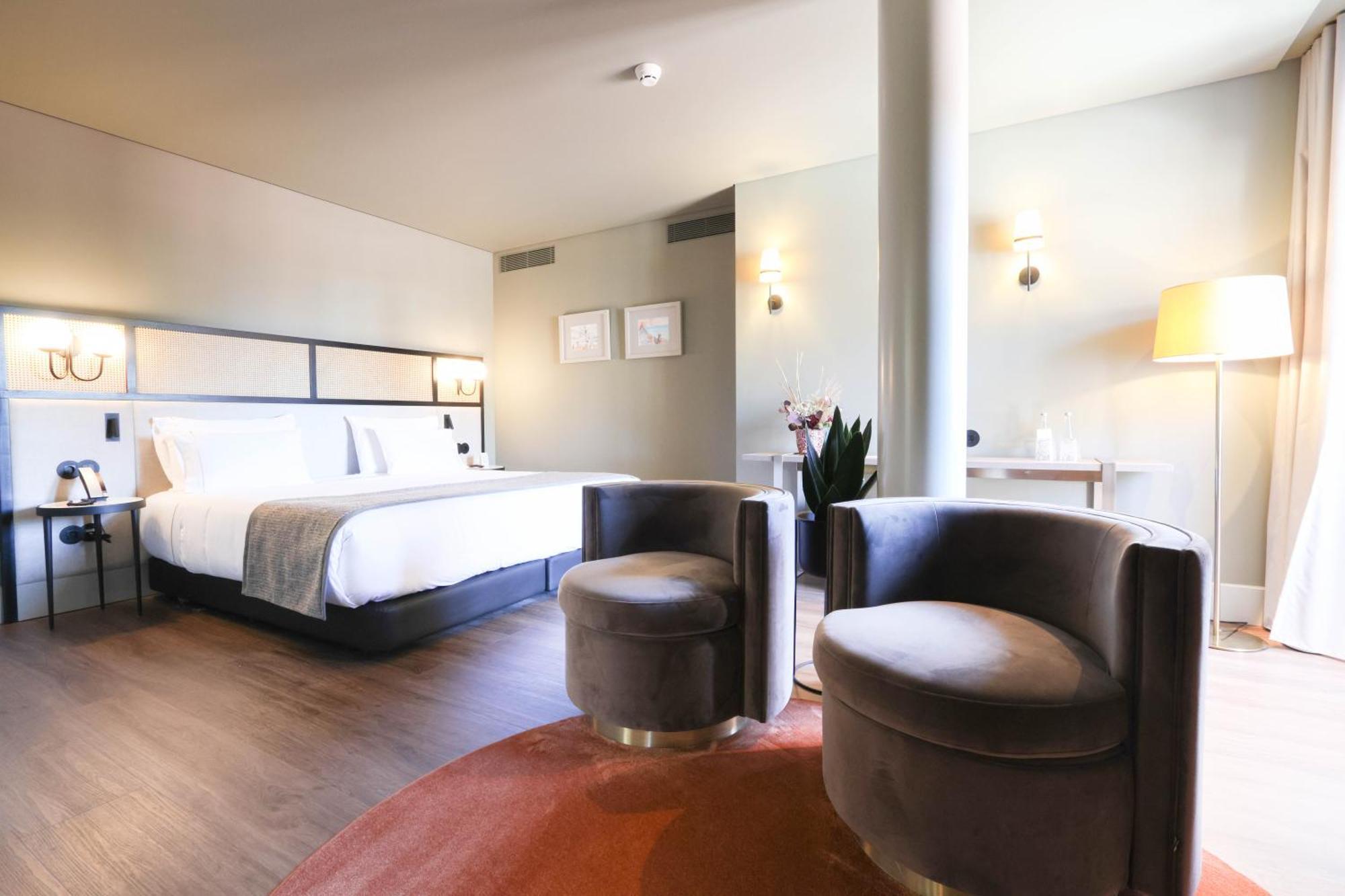 Timbre Virtudes Hotel Porto Exterior foto A room at the hotel