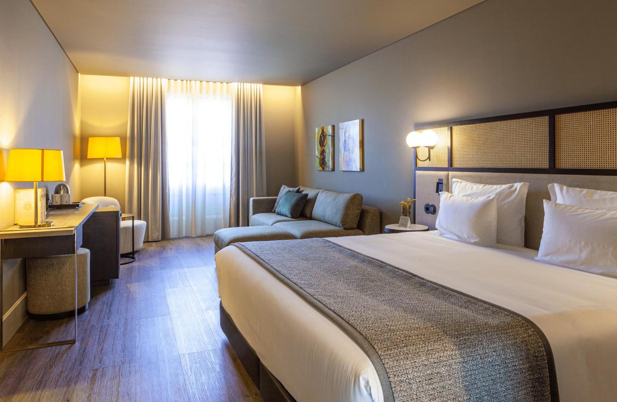 Timbre Virtudes Hotel Porto Exterior foto A room at the hotel