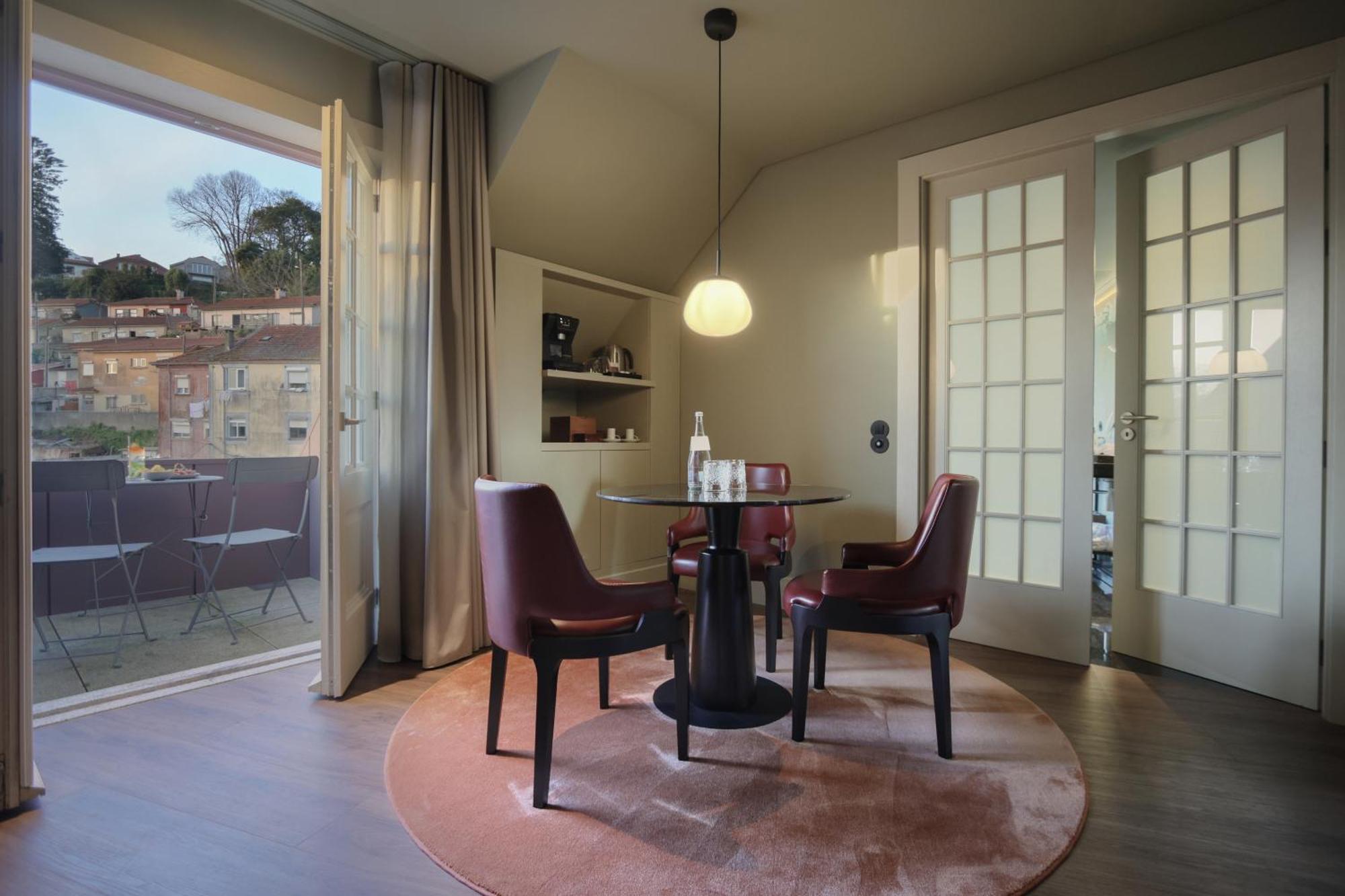 Timbre Virtudes Hotel Porto Exterior foto A suite at the Hotel