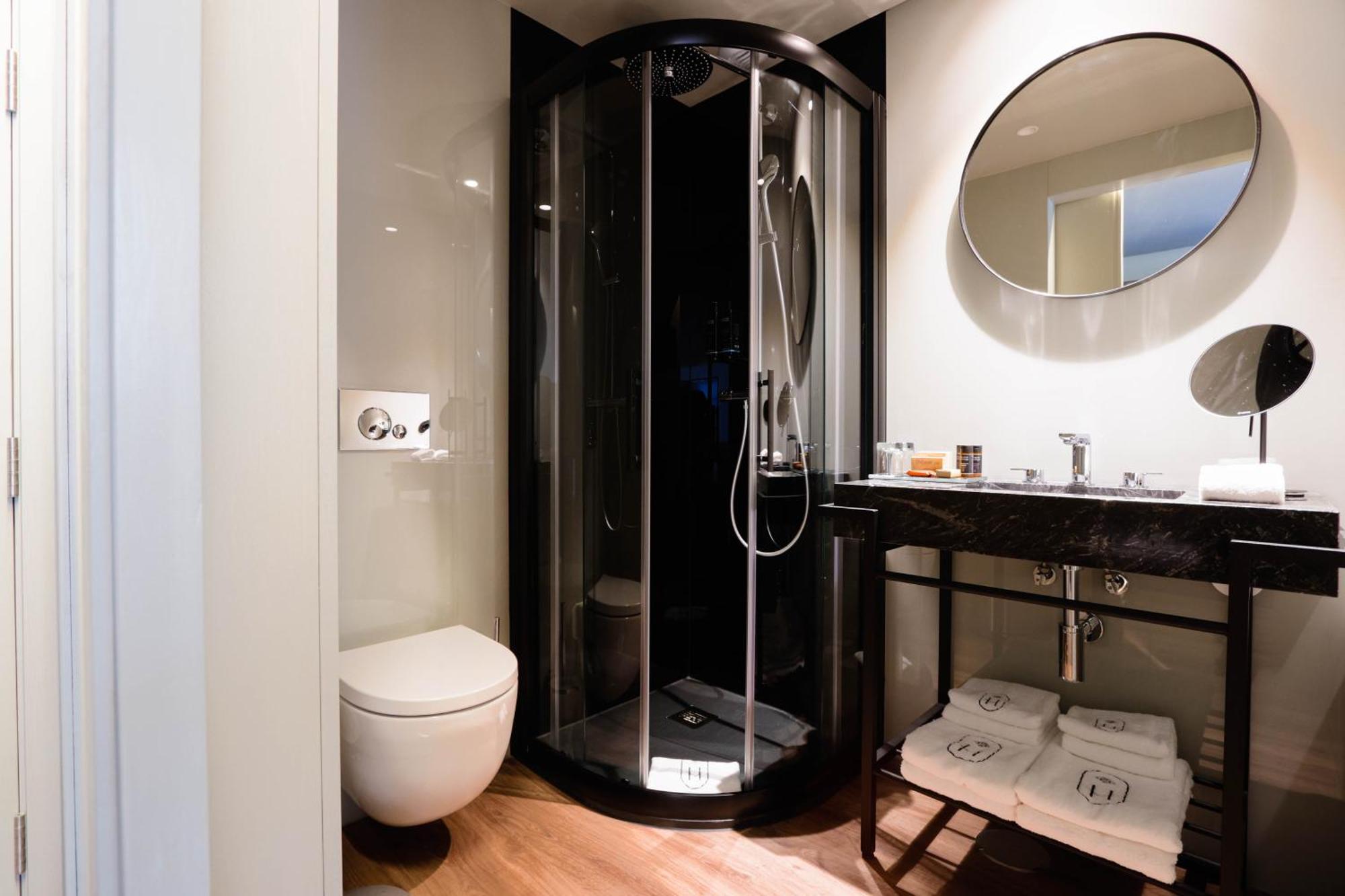 Timbre Virtudes Hotel Porto Exterior foto A shower cubicle