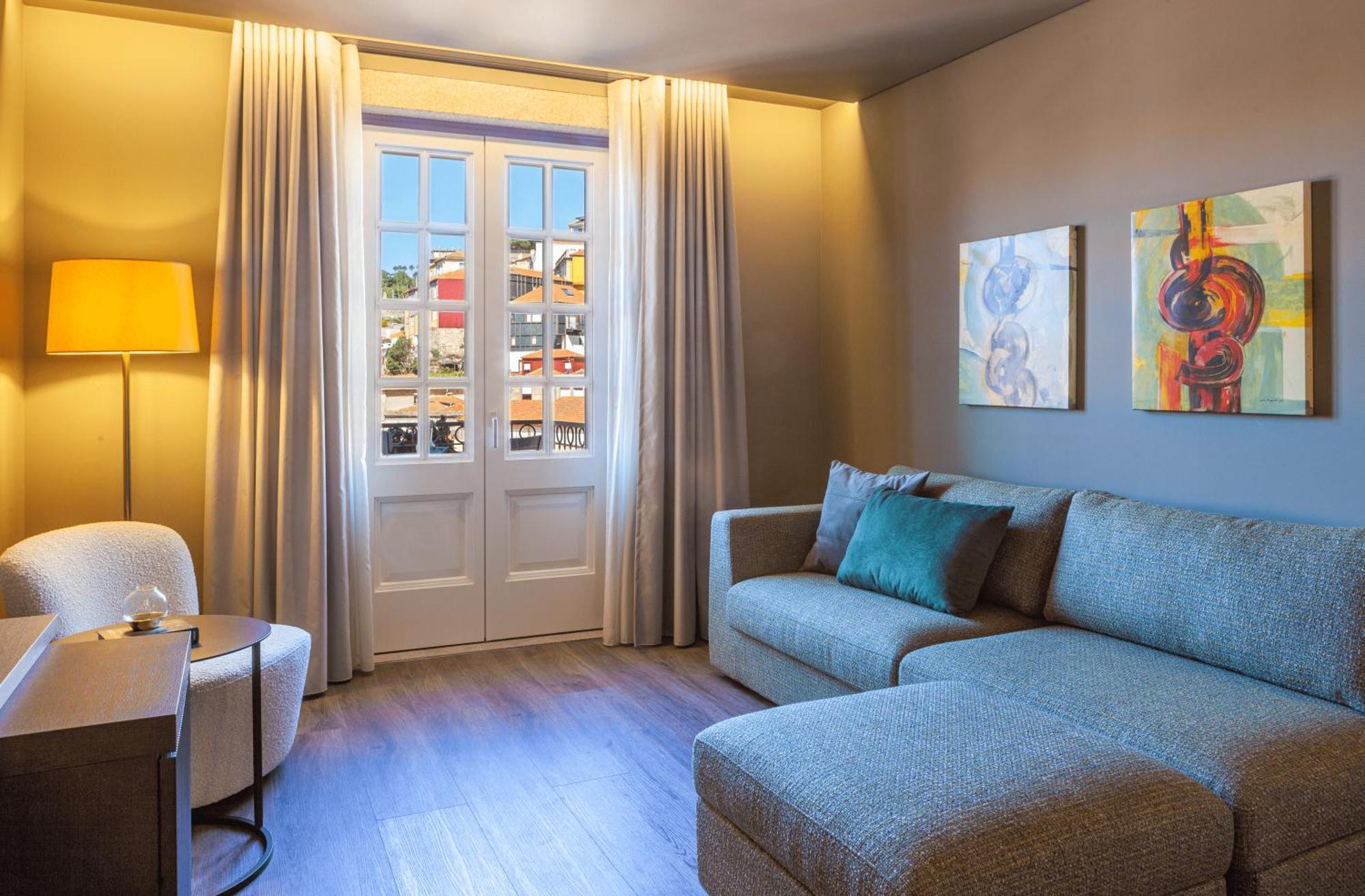 Timbre Virtudes Hotel Porto Exterior foto A living room at the hotel