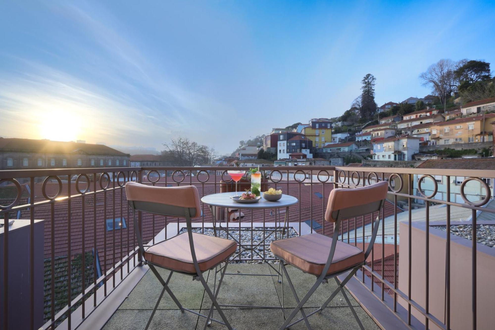 Timbre Virtudes Hotel Porto Exterior foto A balcony
