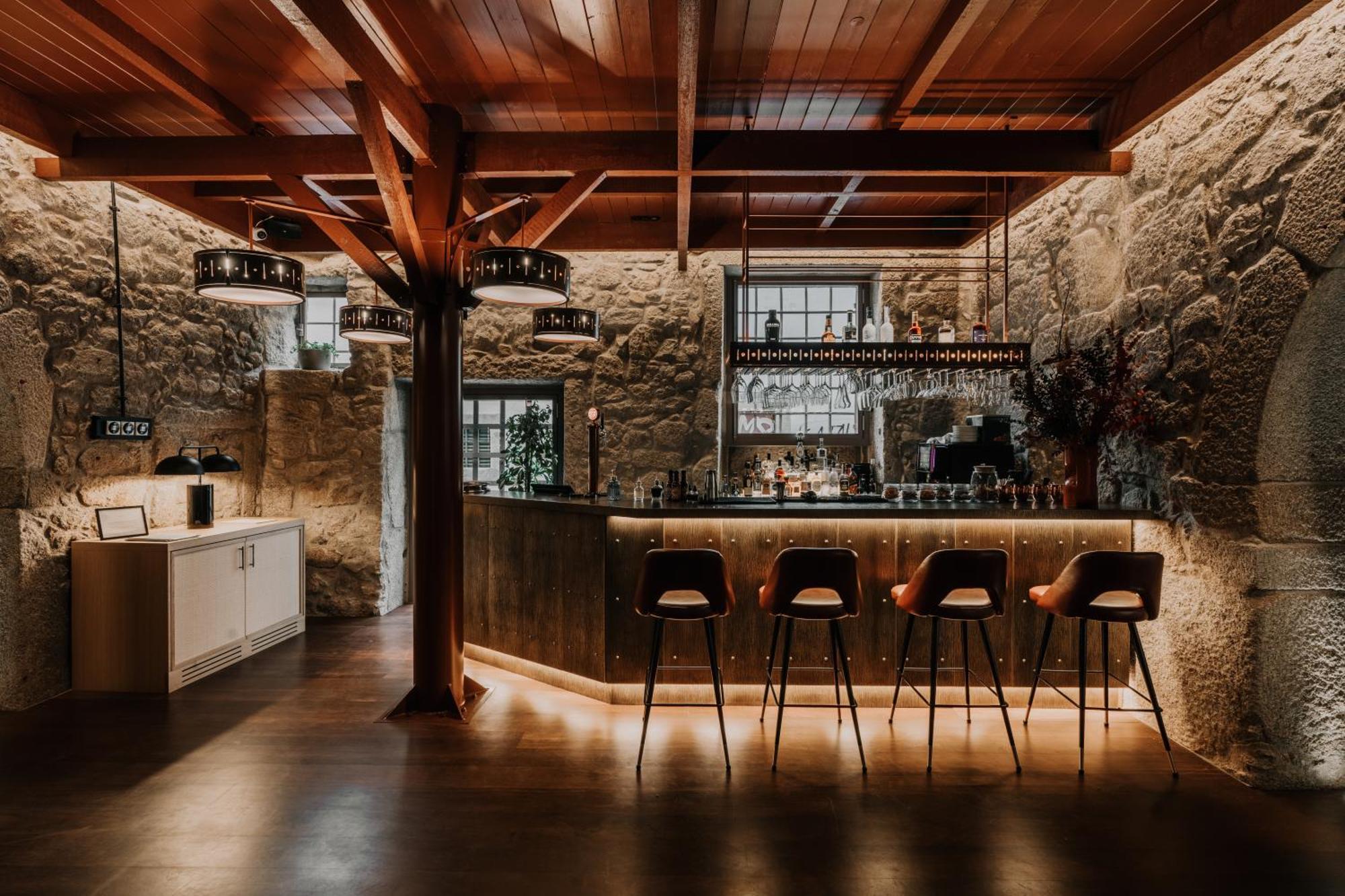 Timbre Virtudes Hotel Porto Exterior foto The bar at the restaurant